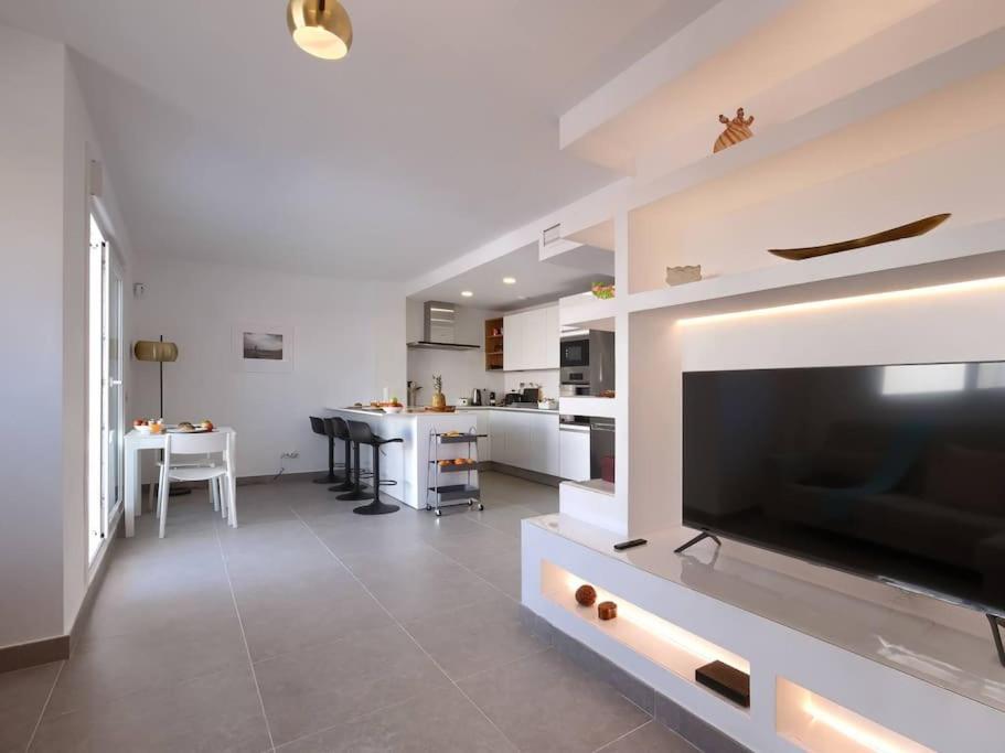 Bonito Apartamento 2 Minutos De La Playa Фуeнхирола Екстериор снимка