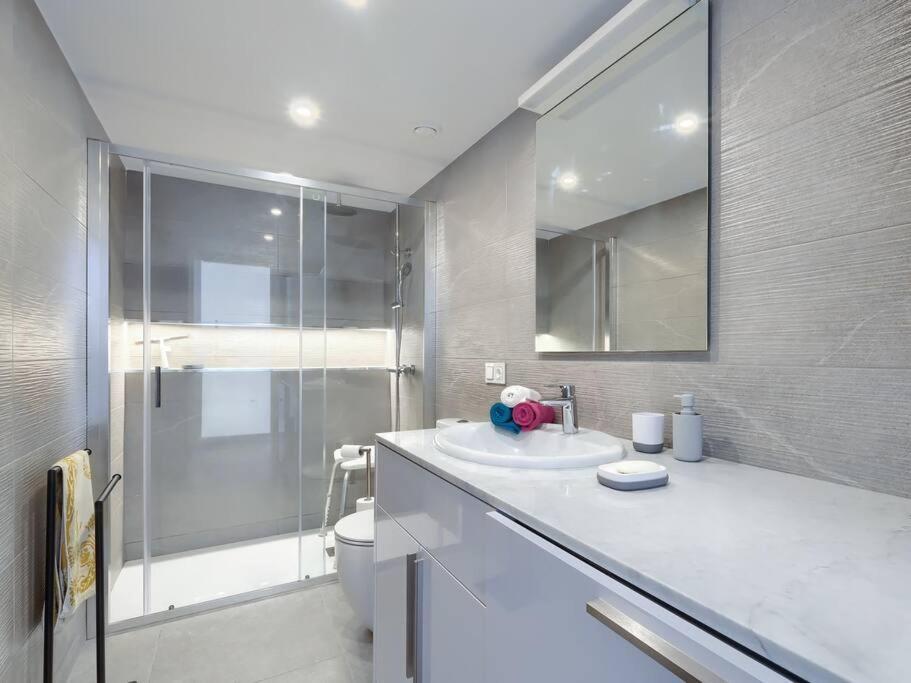 Bonito Apartamento 2 Minutos De La Playa Фуeнхирола Екстериор снимка